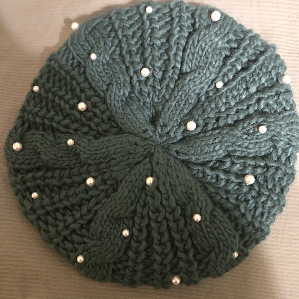 Stylish Dark Green Knit Beret with Pearls